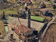 20 Dal piazzale e dal campanile i nazifascisti colpirono a morte...